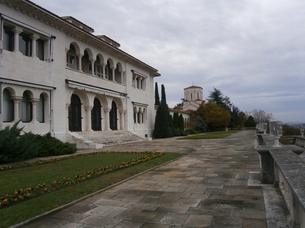 Ветерани МУП-а посетили Краљевски и Бели двор у Београду